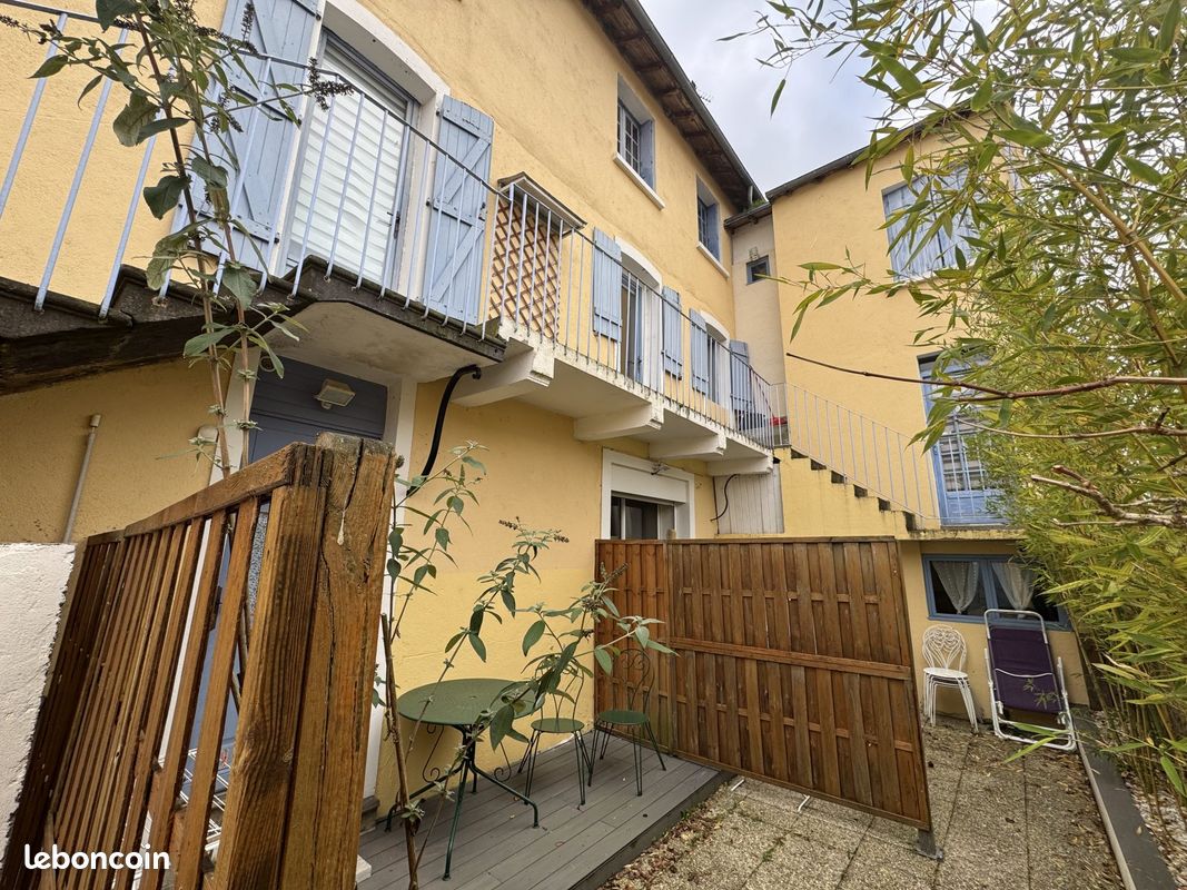 Immeuble 180 m² · à Néris-les-Bains · 180 m² · 224 000 €