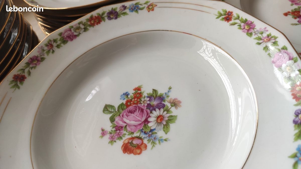 Lot Vaisselle ancienne vintage 58 pièces Porcelaine de Limoges floral et dorures (image 2)