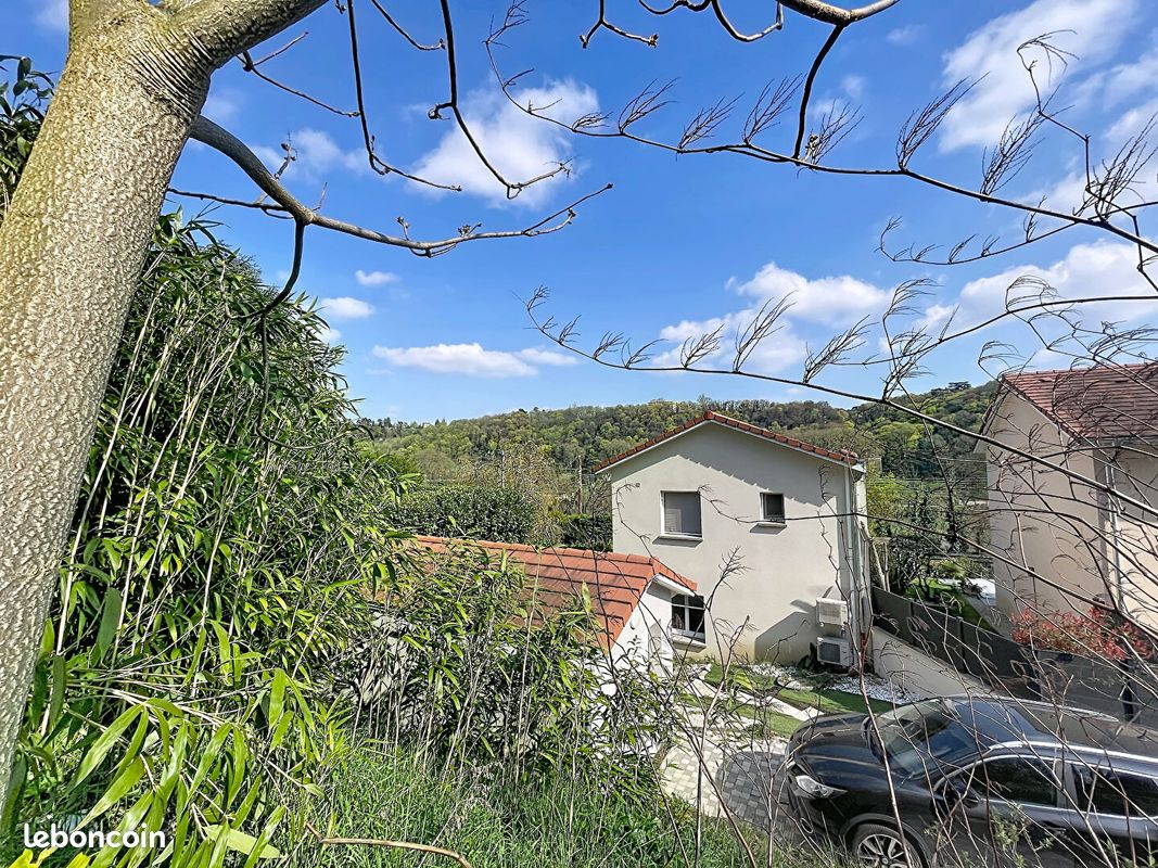 Maison 6 pièces 90 m² · à Collonges-au-Mont-d'Or · 90 m² · 2 600 €