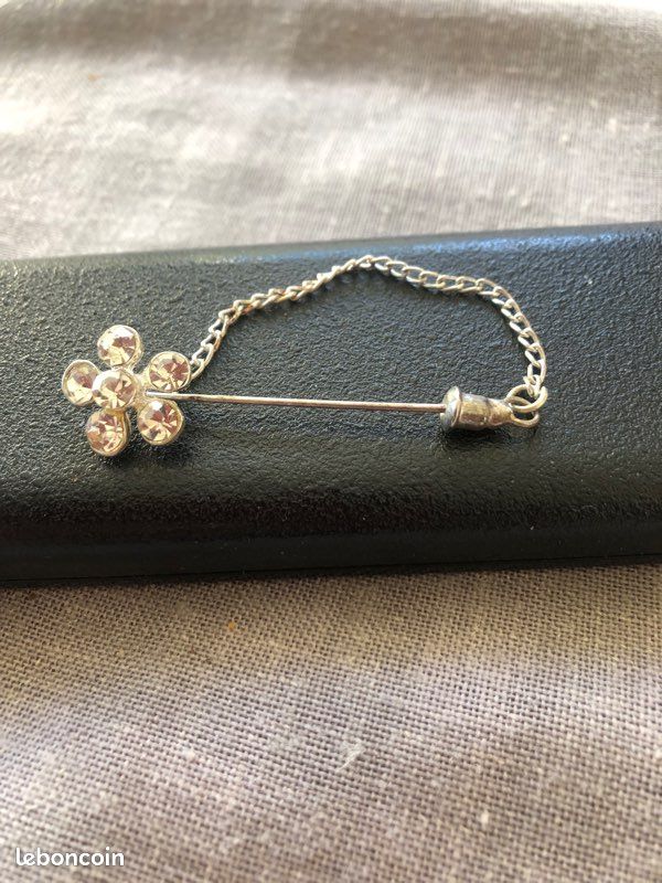 Broche fleurs vintage (image 1)