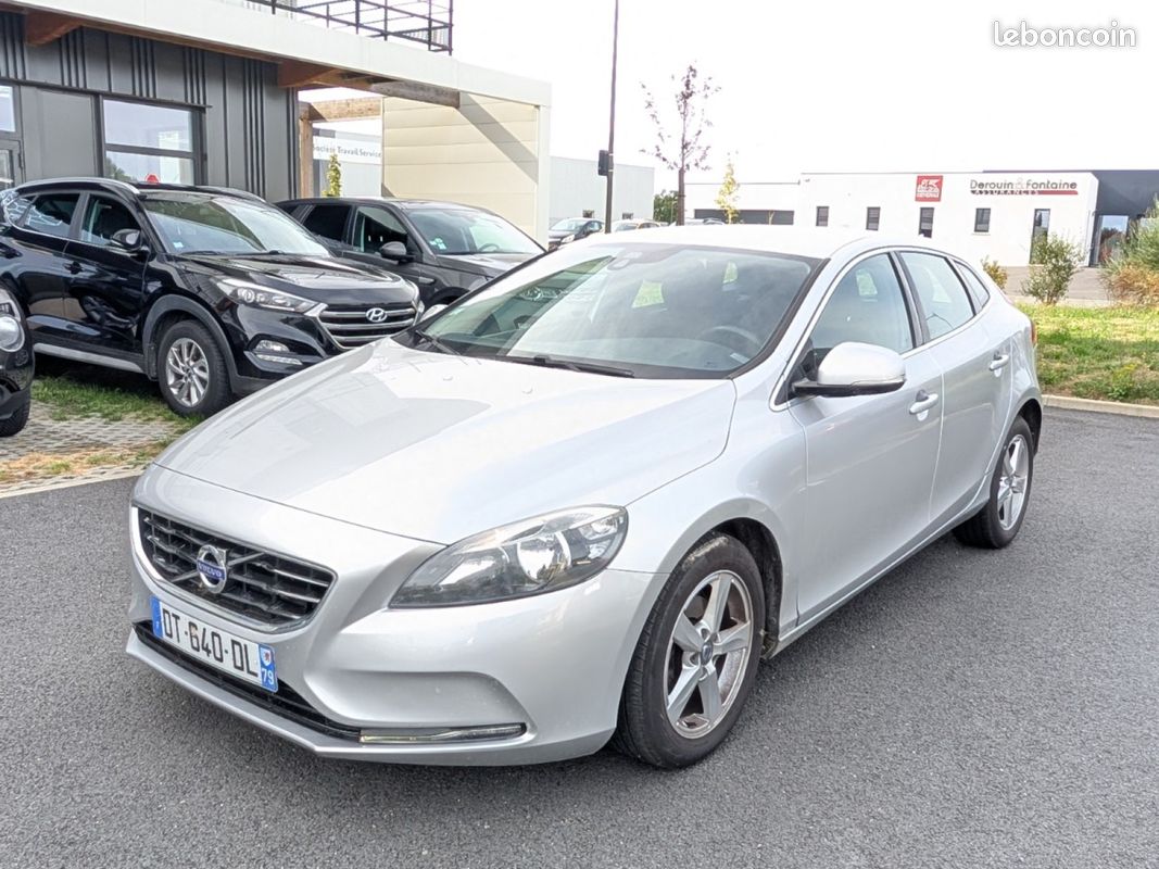 VOLVO V40 D2 115 Momentum (image 2)