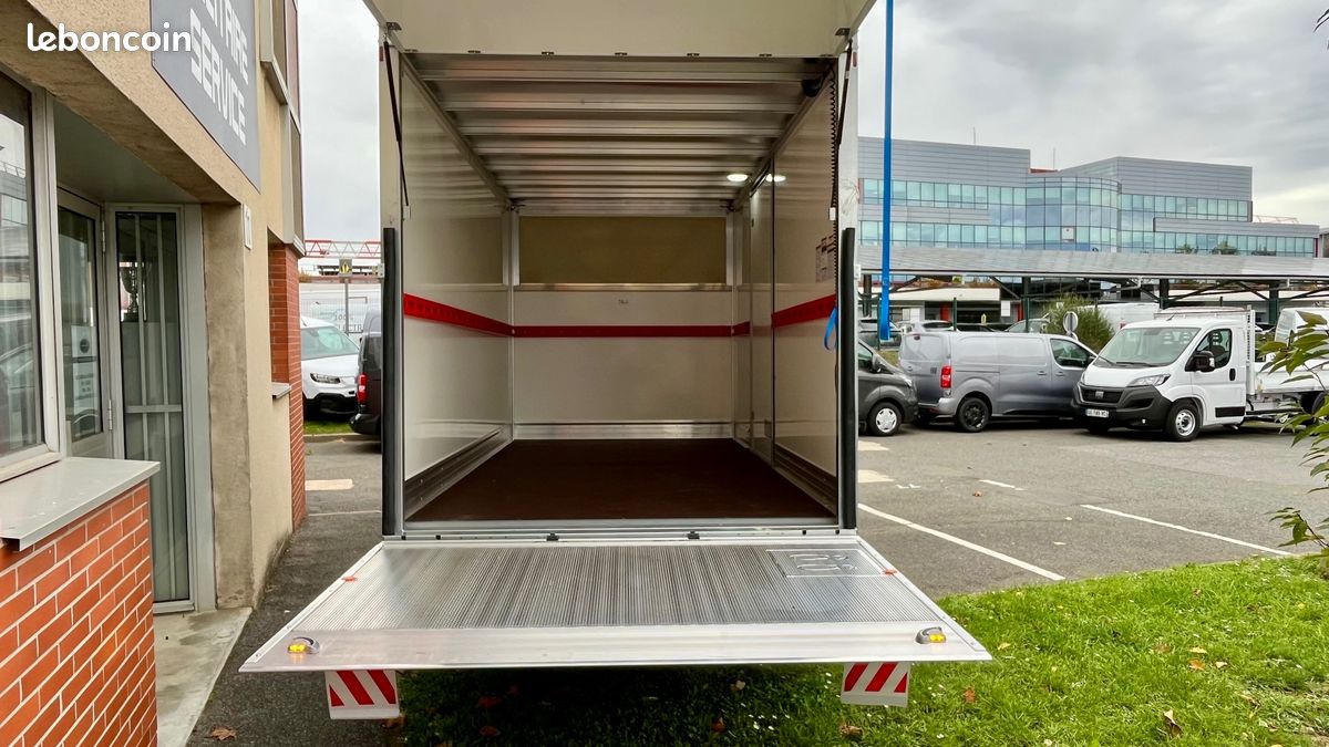 40 990 ht / fiat ducato maxi caisse 20m3 hayon auvent capucine porte laterale 2.2 180 cv BVA neuf / tva recuperable (image 4)
