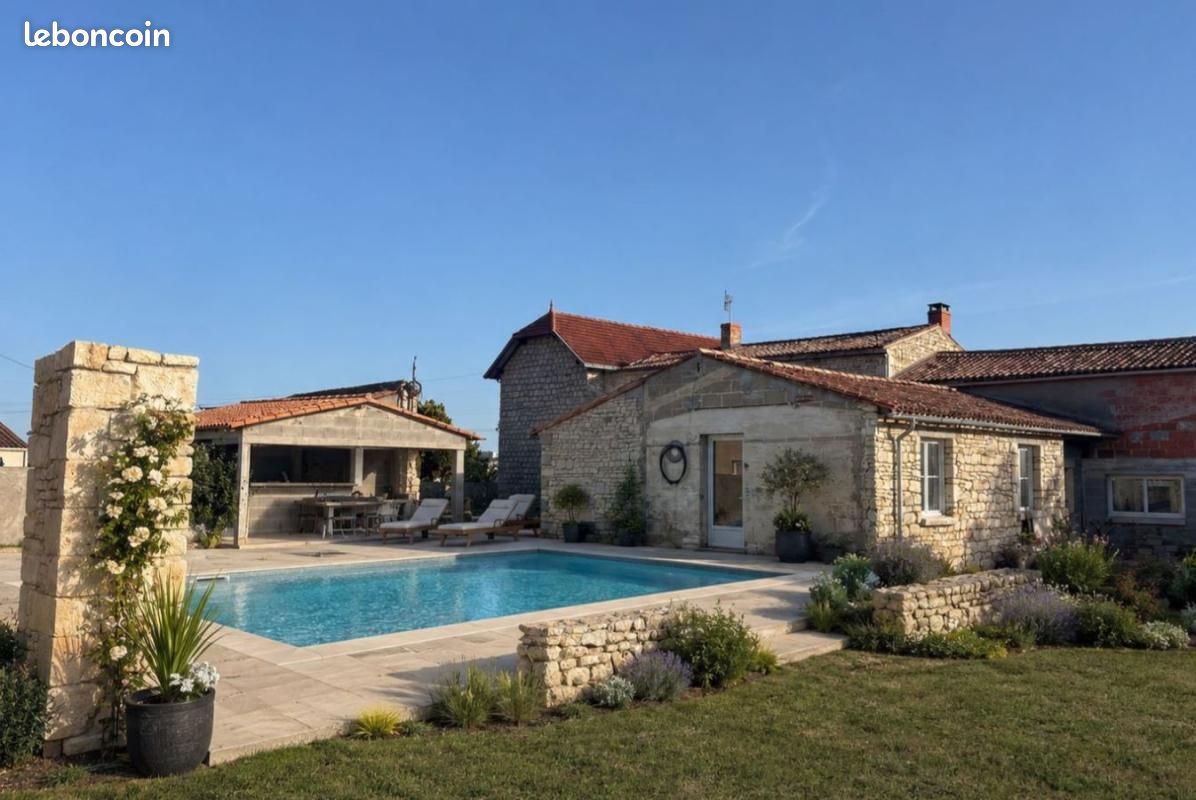 Maison 9 pièces 317 m² · à Fontenay-le-Comte · 317 m² · 522 000 €