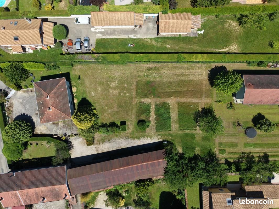 Terrain 475 m² Neyron · 175 000 €