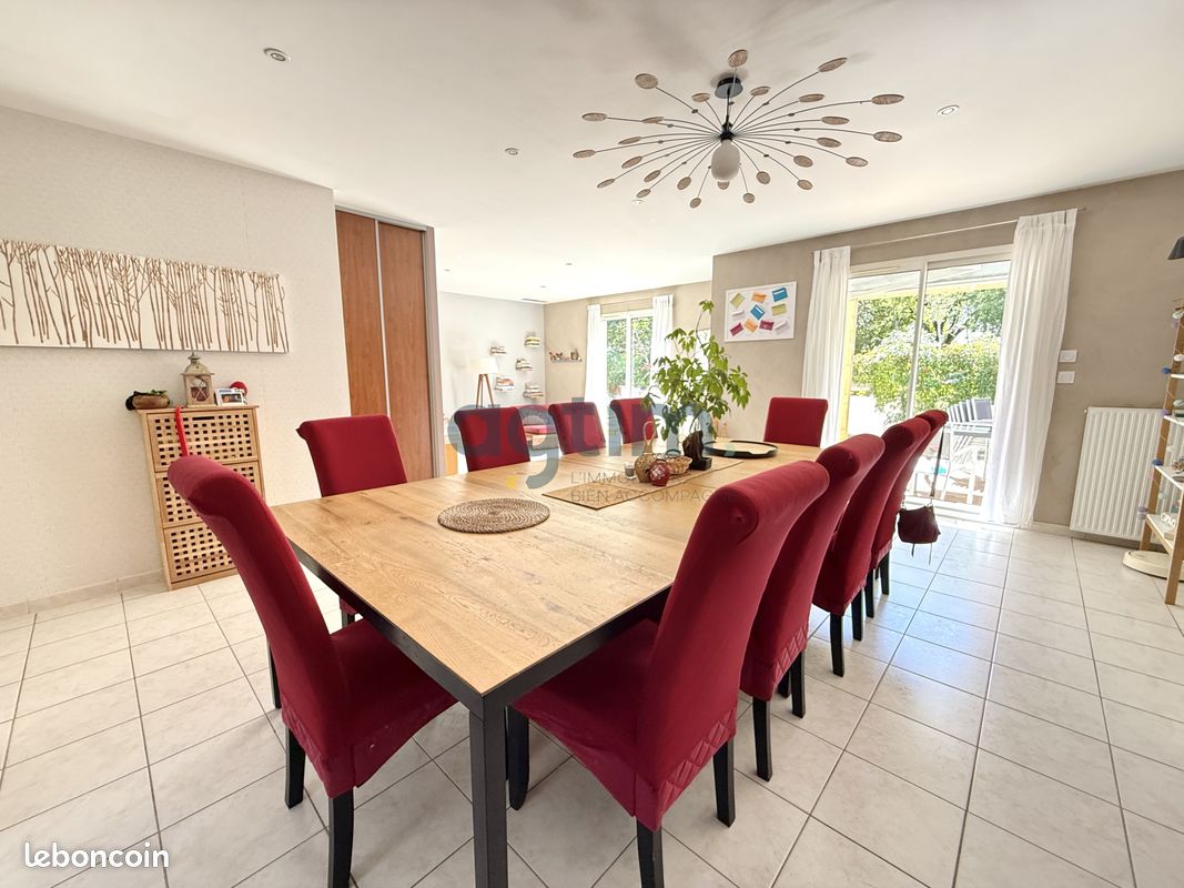 Maison 8 pièces 184 m² · à Montaigu-Vendée · 184 m² · 371 900 €