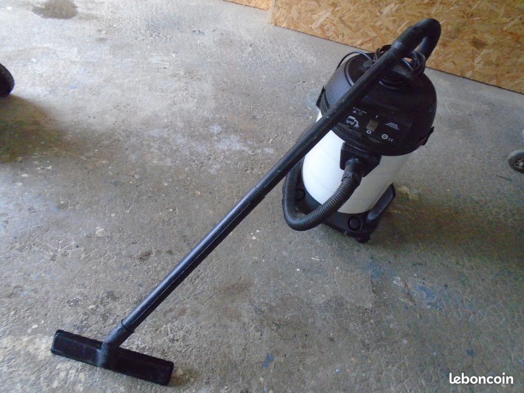 Aspirateur eau et poussiéres (image 1)