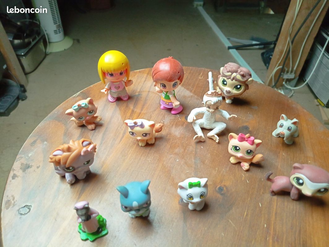 A82) 13 petites personnages (image 1)