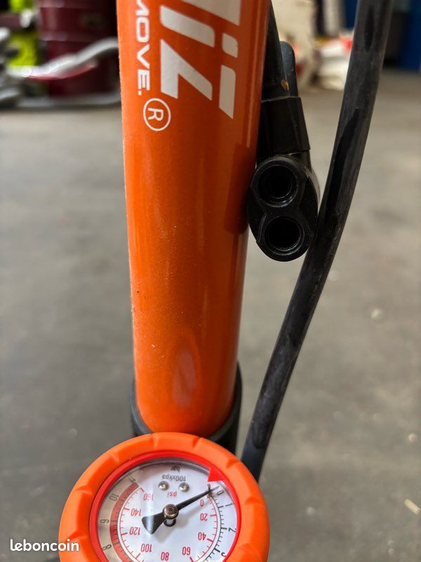 Optio Cycle Pompe à Vélo à Pied 11 Bar / 160 PSI Avec Manomètre Précis – Pompe Vélo Universelle Multi-Valves AV/SV/DV, Pour VTT, Route, Moto, Ballons Et Gonflables