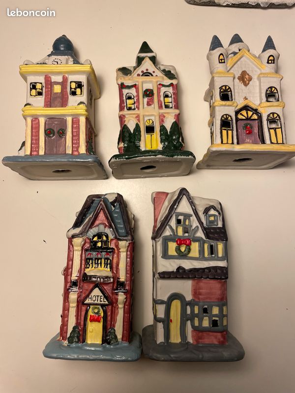 Décoration de Noël - Lot de 5 crèches Alsaciennes (image 1)