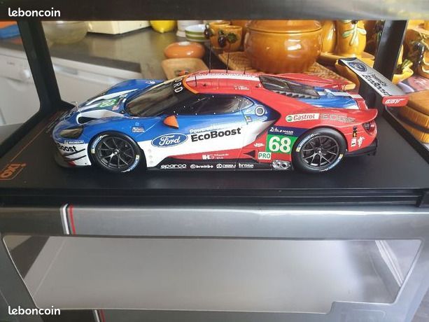 Ford GT LM Le Mans 2016 - Miniature 1/43 Échelle - Métal Avec Socle - Collection IXO - Modèle Détaillé