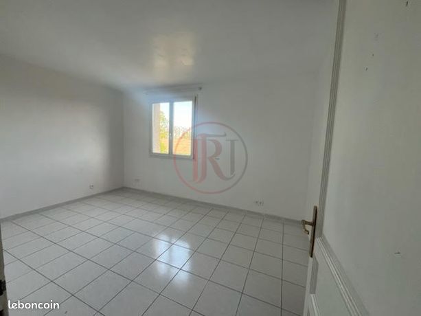 https://img.leboncoin.fr/api/v1/lbcpb1/images/03/cd/54/03cd54840c82fb3469ff9c9cc14c0379d6aea70f.jpg?rule=ad-image