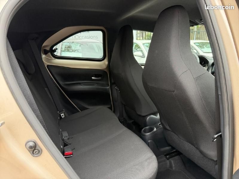 Toyota Aygo X 1.0 VVT-i 72ch Design S-CVT MY23 (image 14)