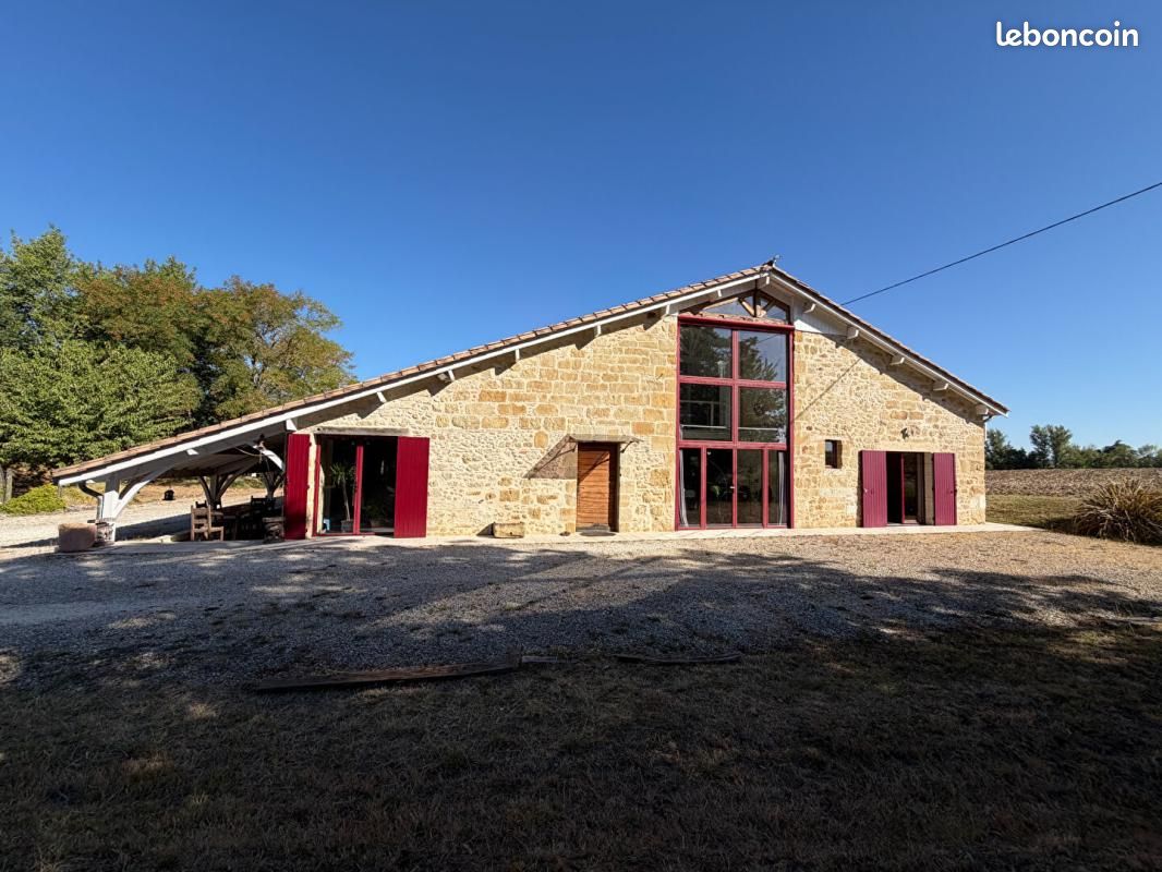 Maison 6 pièces 300 m² · à Monteton · 300 m² · 585 000 €