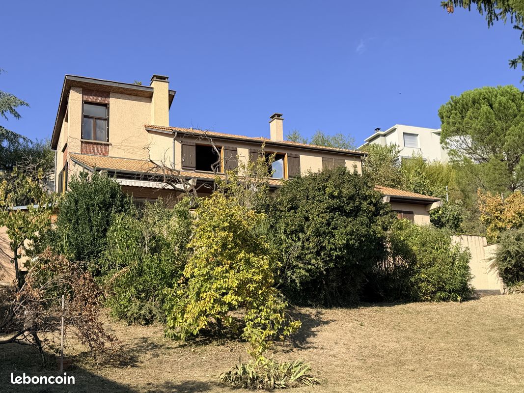 Maison 14 pièces 240 m² · à Clermont-Ferrand · 240 m² · 570 000 €