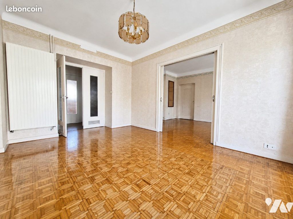 Appartement 4 pièces 90 m² · à Chambéry · 90 m² · 220 000 €