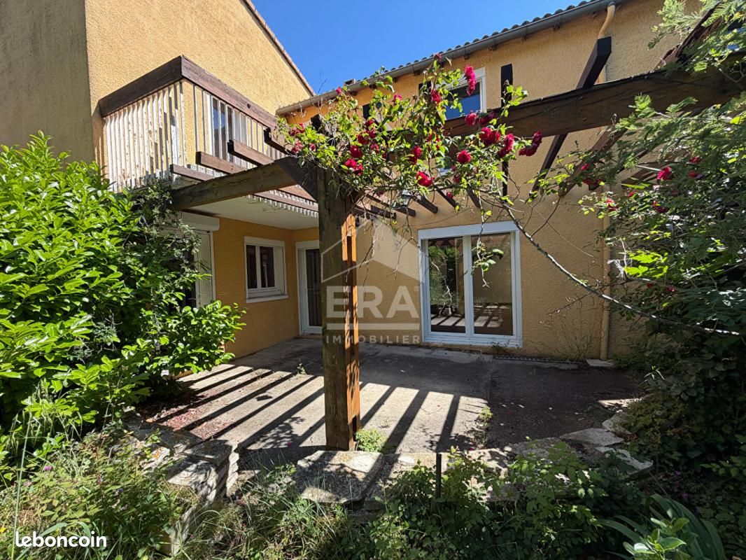 Maison 8 pièces 142 m² · à Villemoustaussou · 142 m² · 180 000 €