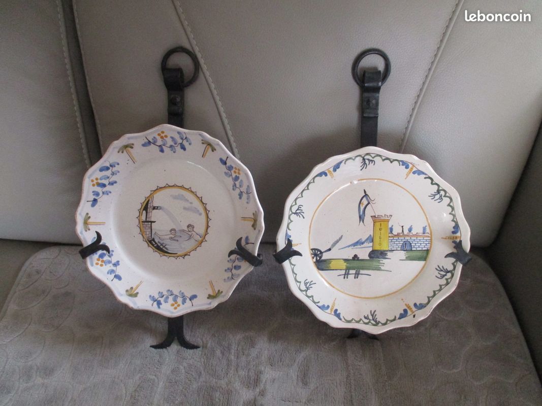 Lot de deux assiettes motif la révolution + deux porte assiettes en fer forgé (image 4)
