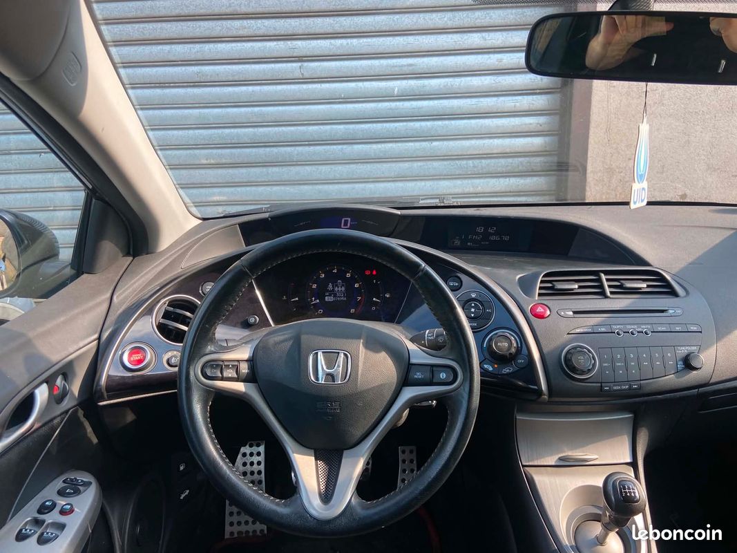 Honda Civic 8 Type S 1,8 i-vtec 140cv 79000km deuxième main suivi en garage carnet d'entretien entièrement tamponnés possibilité de passage à l'éthanol très bon état général (image 3)