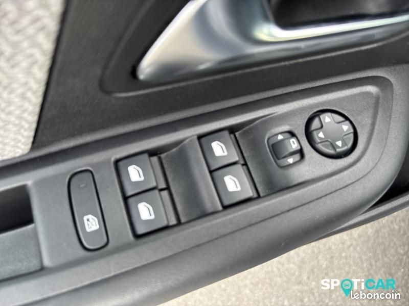 Citroen C4 1.2 PureTech 100ch S&S YOU (image 20)