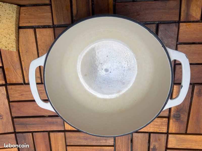 Cocotte en fonte émaillée avec couvercle (image 2)