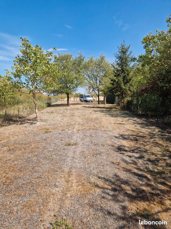 Terrain non constructible · à Bourges · 13 000 €