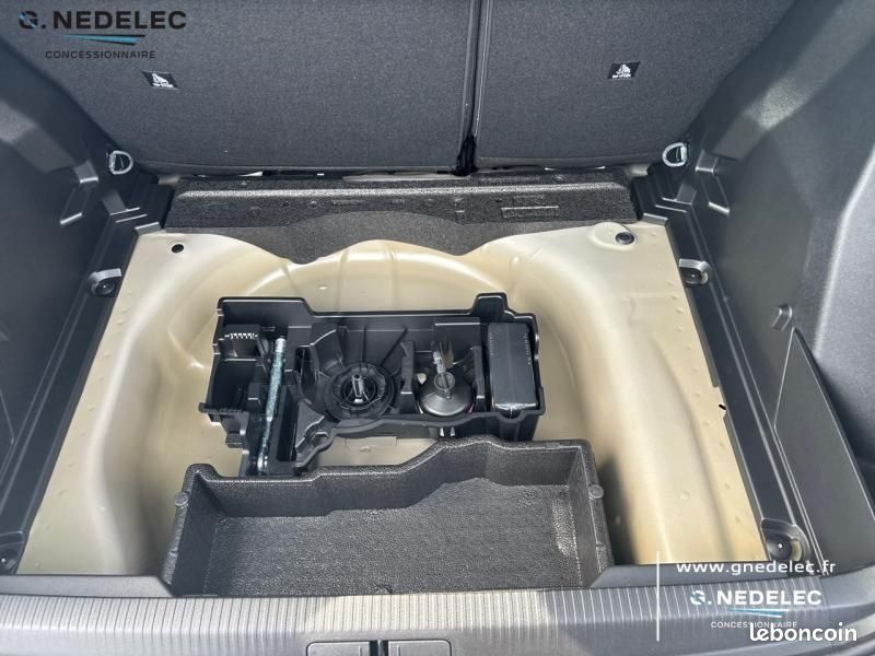 Peugeot 2008 1.2 Hybrid 145ch Style e-DCS6 (image 13)