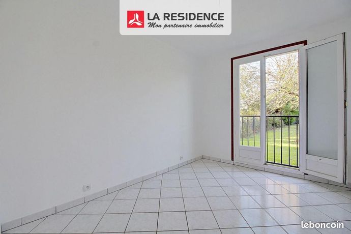 https://img.leboncoin.fr/api/v1/lbcpb1/images/03/da/14/03da14193a961f1a54521c0bd068acdf8ce56e3f.jpg?rule=ad-image