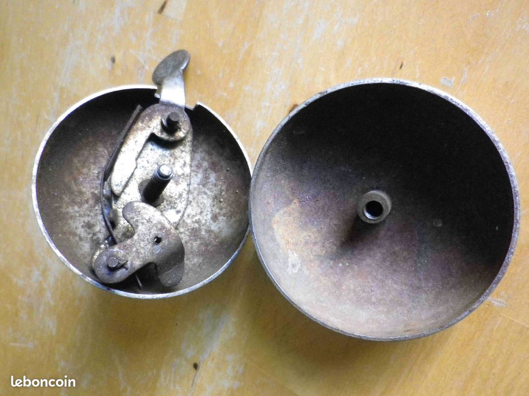 ANCIENNE GROSSE SONNETTE DE VELO OU MOTOCYCLETTE DES ANNEES