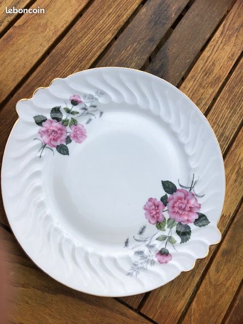 Service à dessert: 1 plat et 11 assiettes porcelaine décor fleuri et liseré or (image 4)