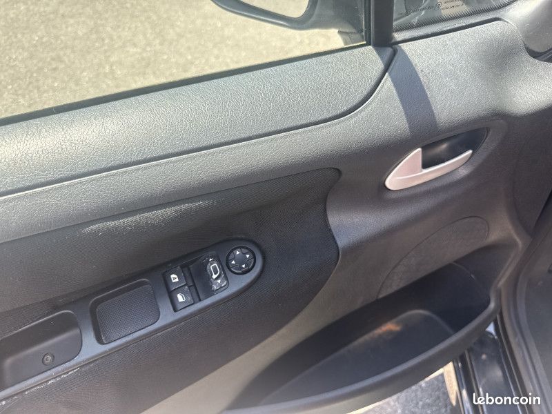 Peugeot 207 SW 1.6 HDI FAP BUSINESS (image 16)
