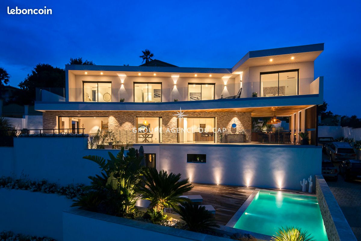 Maison 8 pièces 360 m² · à Fréjus · 360 m² · 2 700 000 €