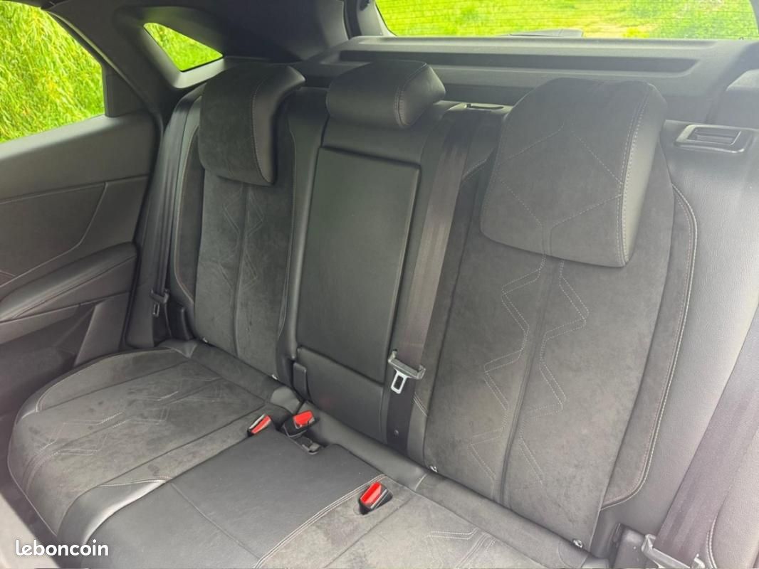 DS 7 Crossback 1.6 225 CV EAT8 Performance Line + {SUIVI ENTRETIEN COMPLET - CAMERA ATTELAGE} (image 12)