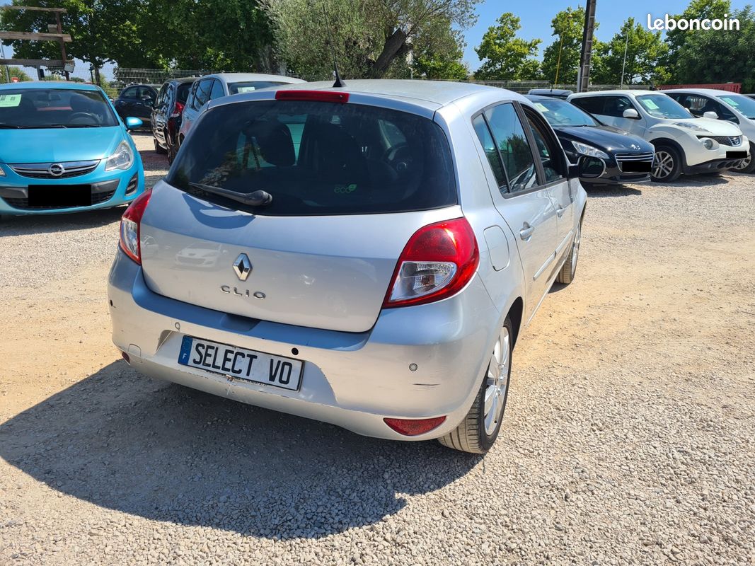 RENAULT CLIO III dCi 105 eco2 Dynamique (image 3)