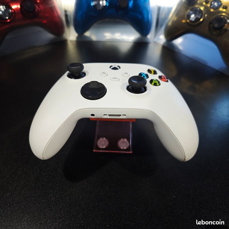 OIVO Lot de 4 supports muraux pour manette de PS3/PS4/PS5/Xbox 360/Xbox One/S/X/Elite/Series S