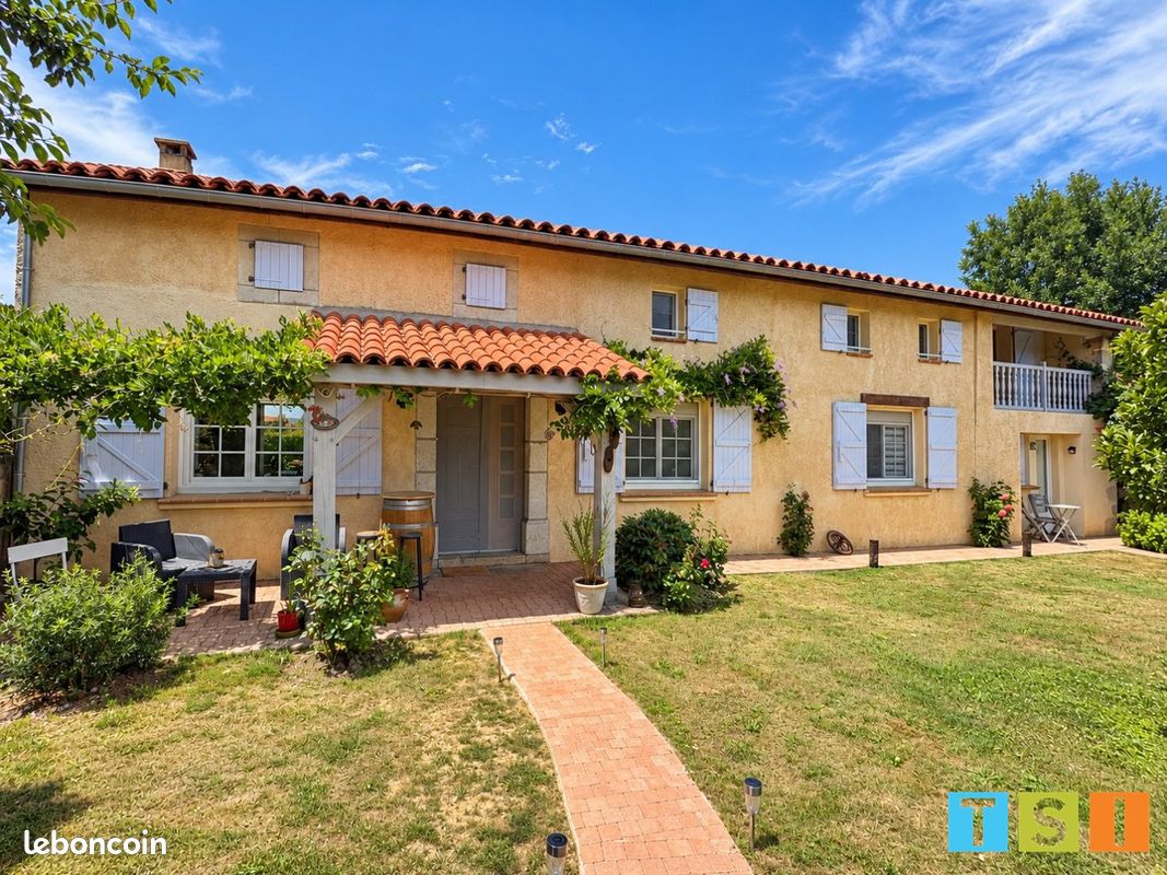 Maison 8 pièces 196 m² · à Ardiège · 196 m² · 356 000 €