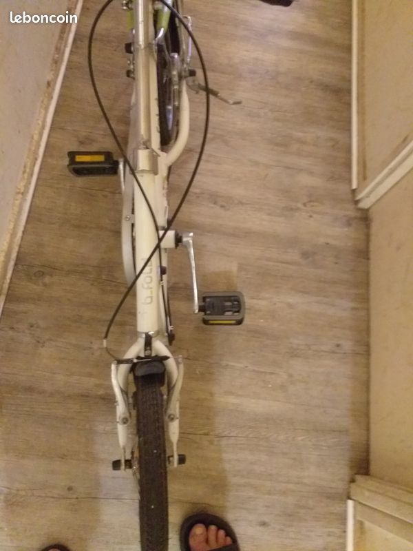 Velo pliant blanc avec porte bagage (image 2)
