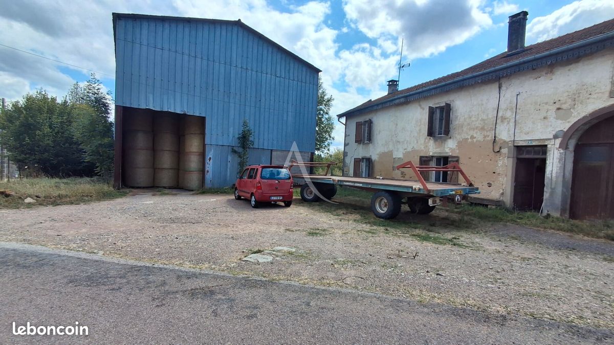 Maison 5 pièces 300 m² · à Uzemain · 300 m² · 100 000 €
