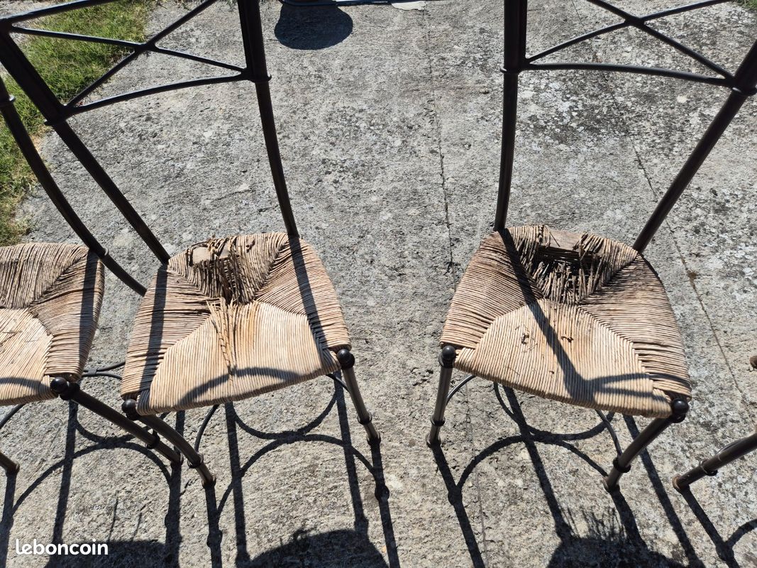 Table et chaises en fer forgé (image 3)