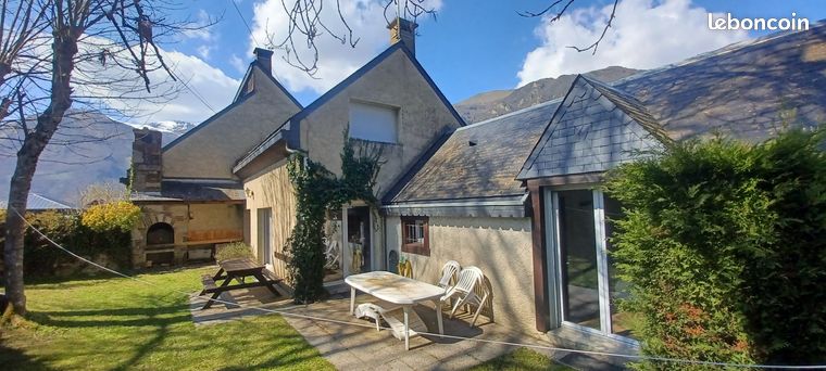 Charme instantané pour cette maison située à Bourisp, à l’entrée de Saint-Lary-Soulan. Pour profiter et/ou investir (bon rendement)