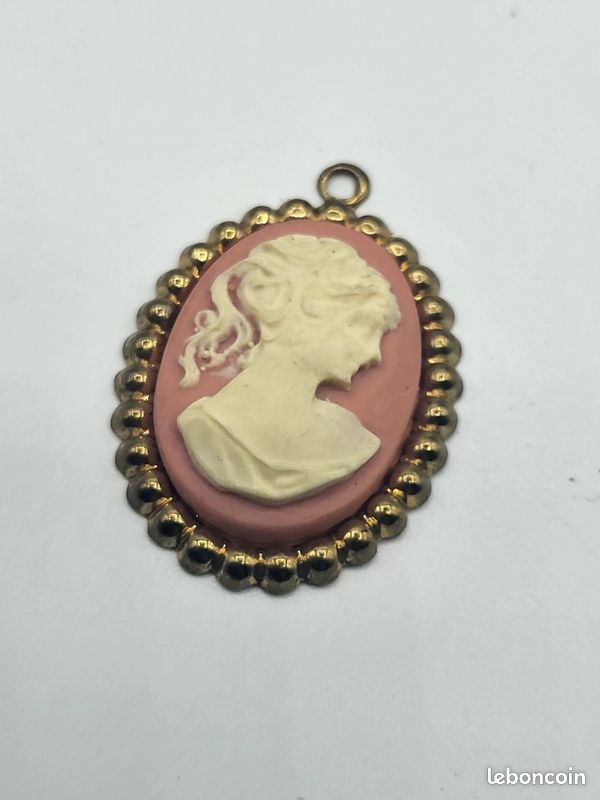 Pendentif Camée corail or jaune 16.48g
