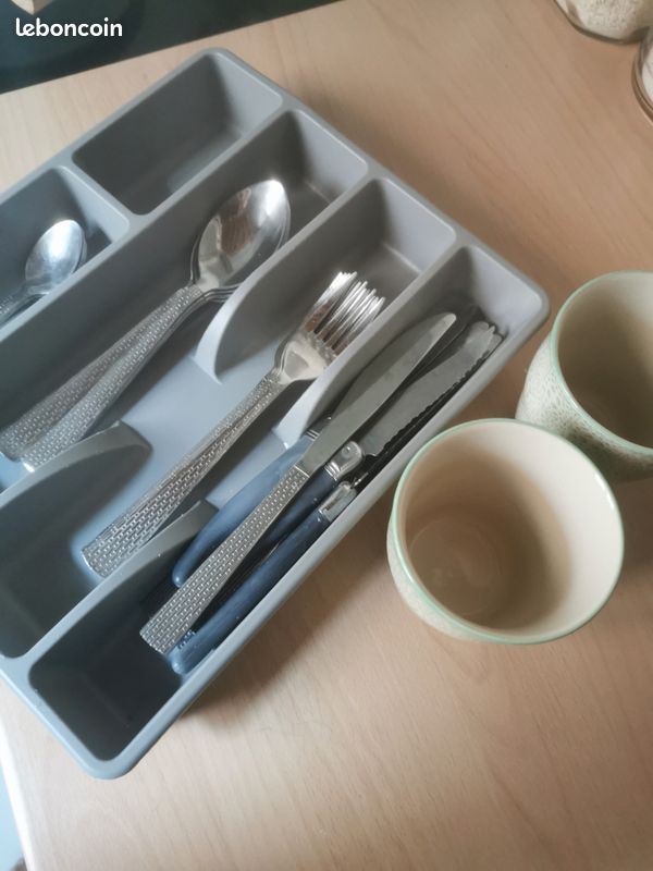 Lot couverts & tasses (image 1)