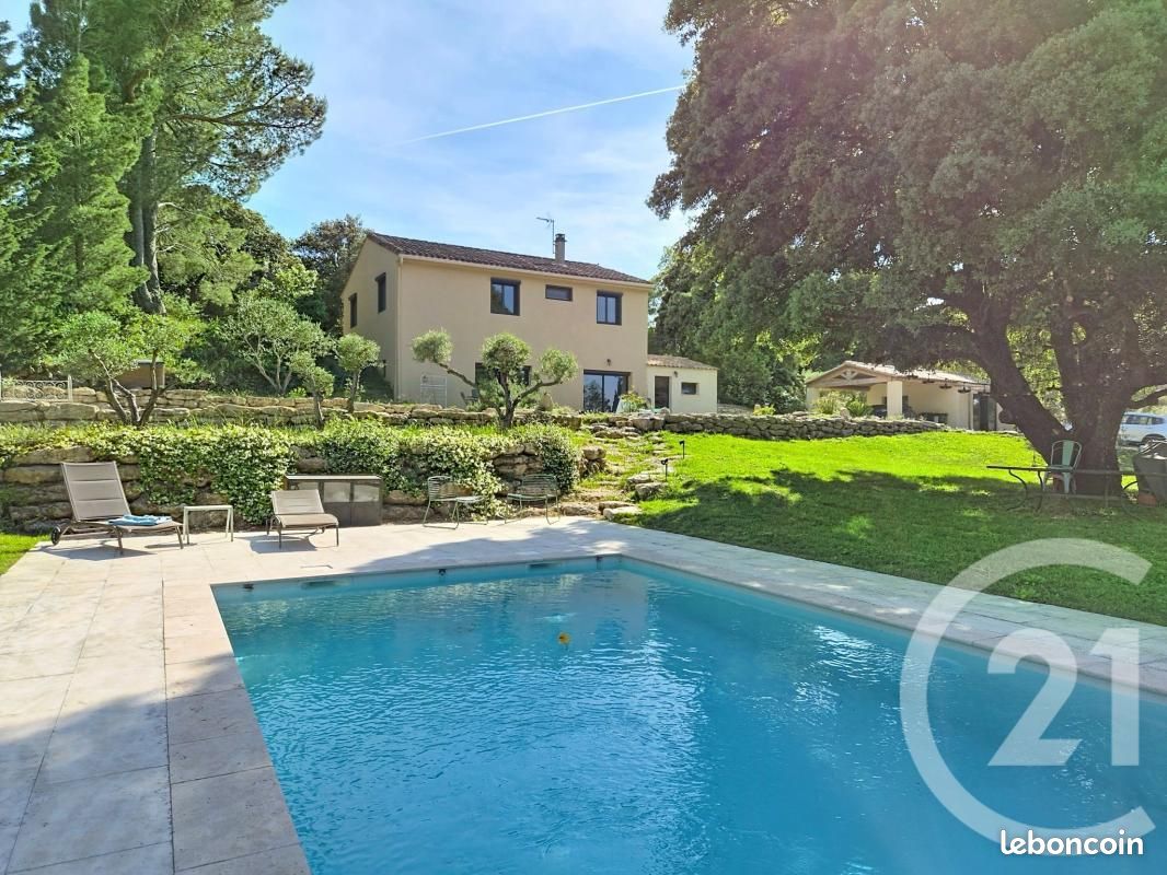 Maison 6 pièces 155 m² · à Mouriès · 155 m² · 940 000 €
