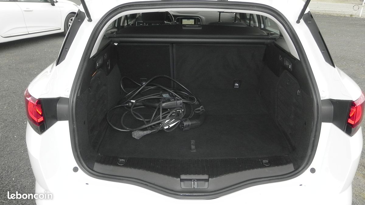 Renault Megane IV Estate 1.6 E-Tech 160 Plug-In Business Hybride Rechargeable (image 5)