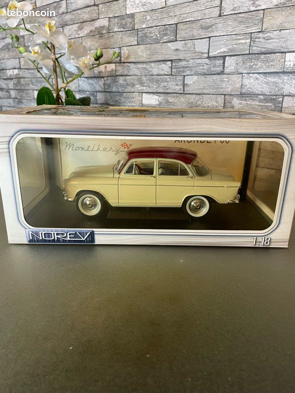 1962 SIMCA Aronde Montlhéry Berline - a photo on