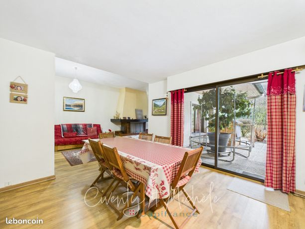 Maison 10 pièces 308 m²