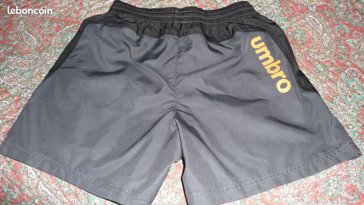 Short De Foot Umbro Vintage Homme – Taille M, Noir, Monogramme (très Bon état)