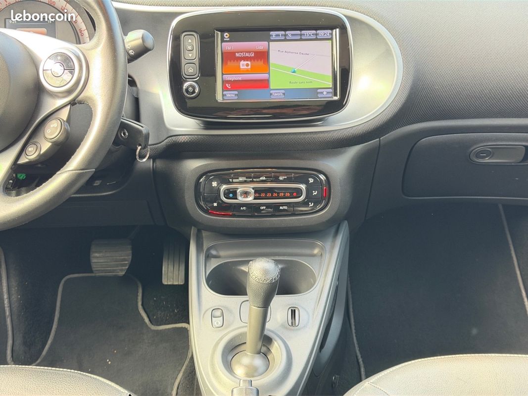 SMART FORFOUR II 0.9 90 PASSION TWINAMIC BVA6 90Ch Garantie 12 mois (image 13)