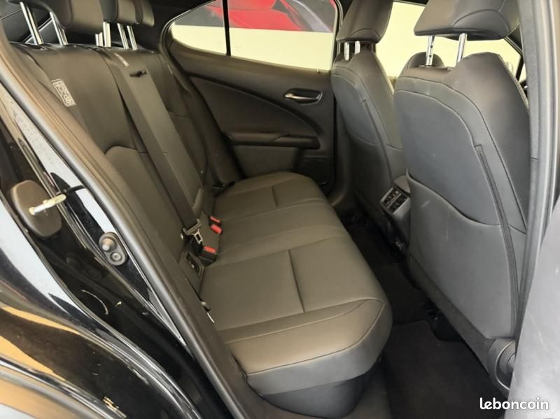 Lexus UX 250h F SPORT Design 2WD (image 17)