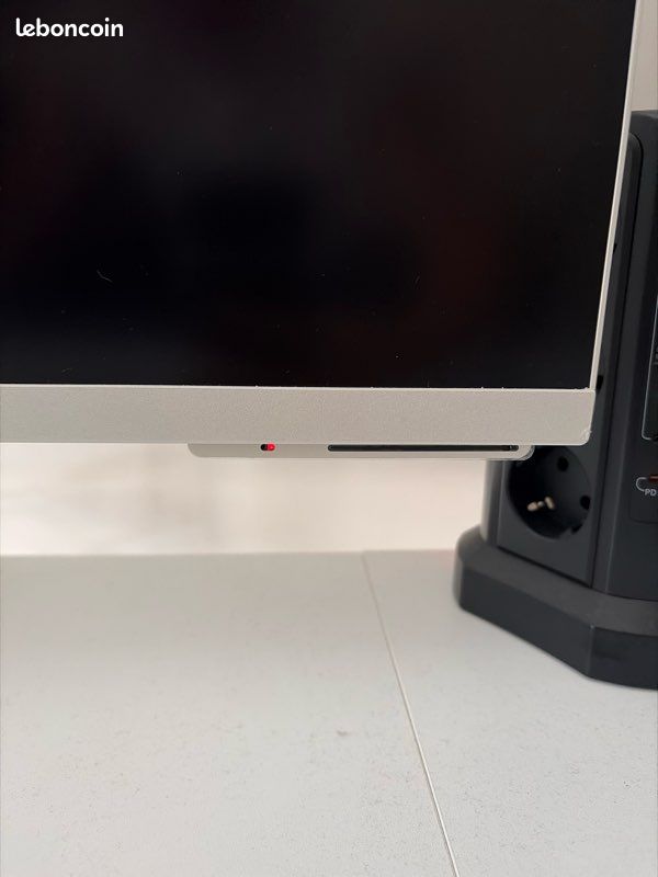 Moniteur Samsung m8 m80F (image 4)