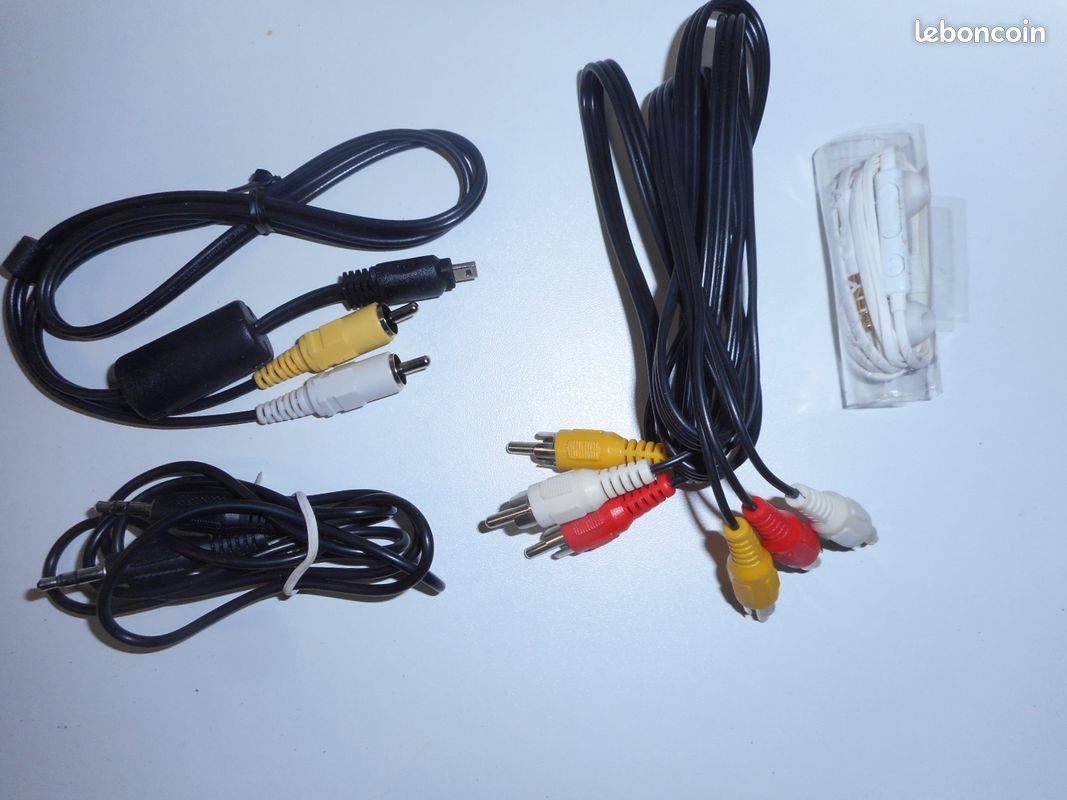 Lot de cordons audio, cordon Jack mâle/jack mâle de 1m (3,5mm) + 3 raccords Jack (image 1)
